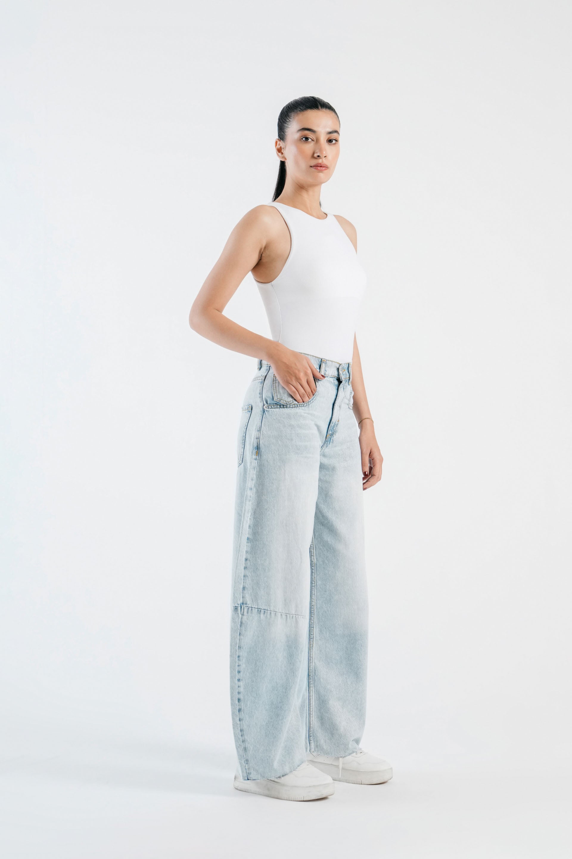 Pleated Balloon Jeans